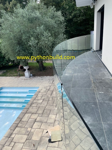 Curved glass railing