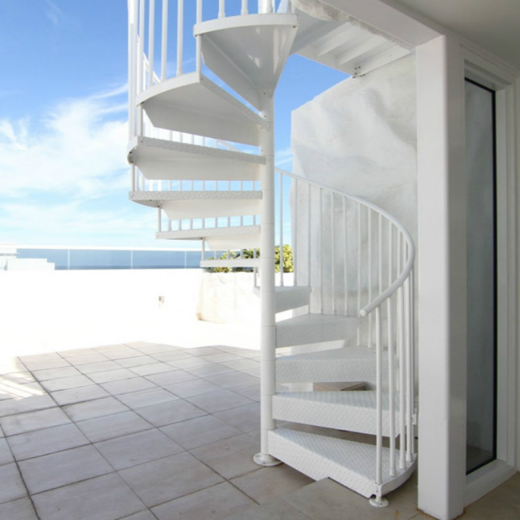 Aluminum Deck Spiral Staircase In White Powder Coated