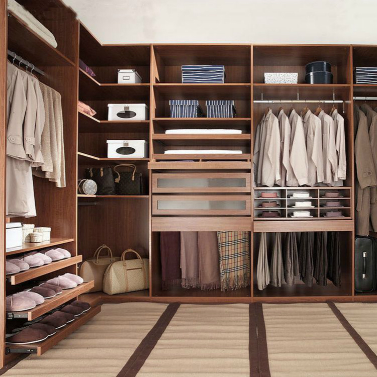 Walk in Wardrobe Closet 