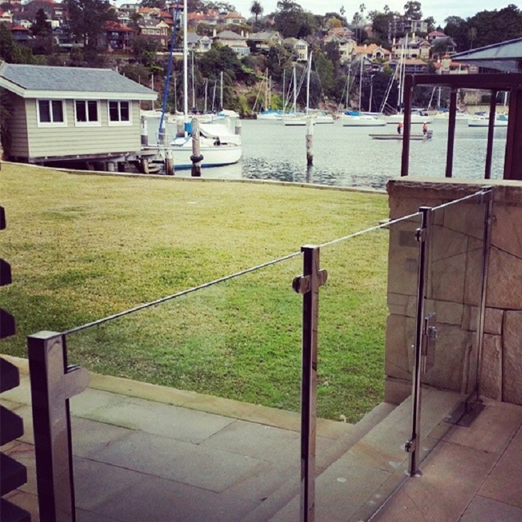 Topless glass post railing fence 